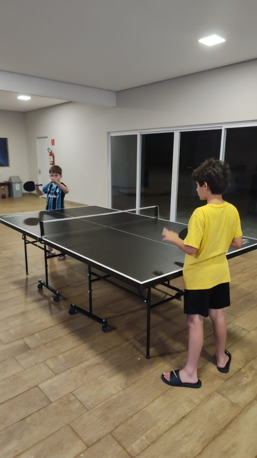 Mesa de ping-pong doada por condômina